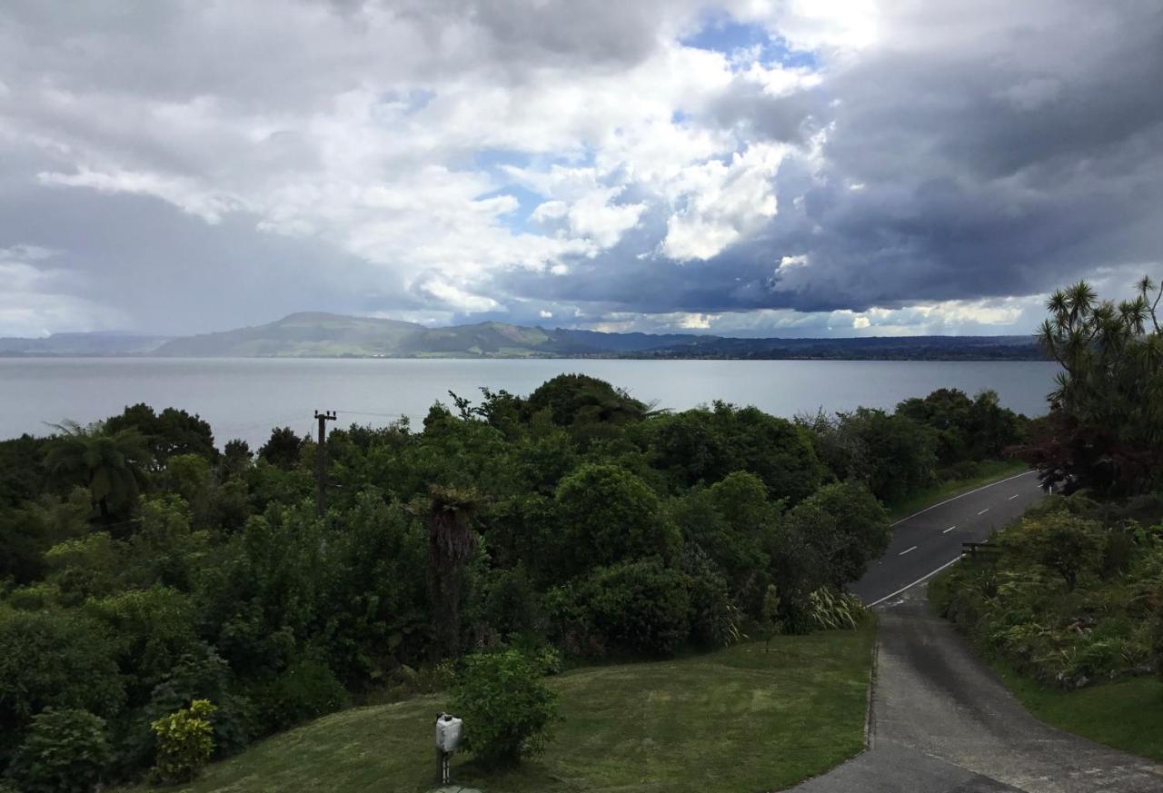 Spectacular Lake Views Bed & Breakfast Rotorua Exterior photo